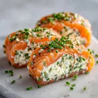 Involtini Gourmet di Salmone Affumicato e Caprino