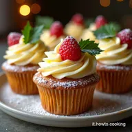 Cupcakes Natalizi Soffici con Decorazioni in Pasta di Zucchero