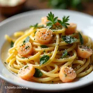 Spaghetti con Crema di Zucchine Gamberi e Stracciatella Ricetta Estiva